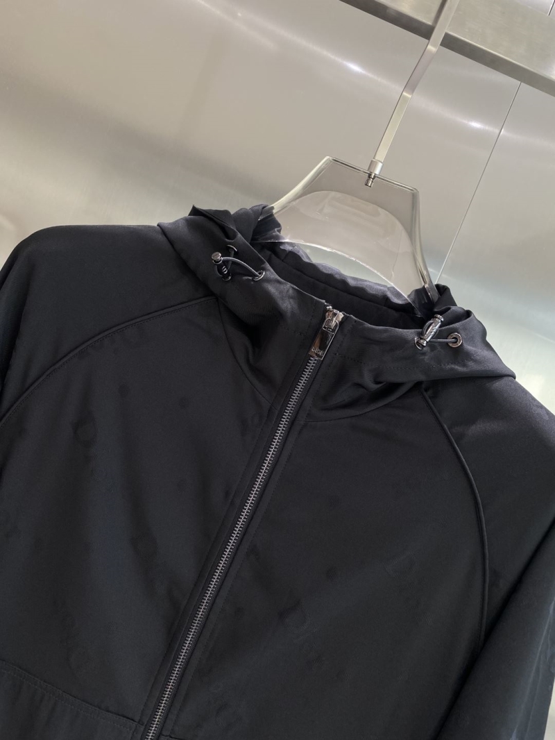 chr1st1an D10r outwear